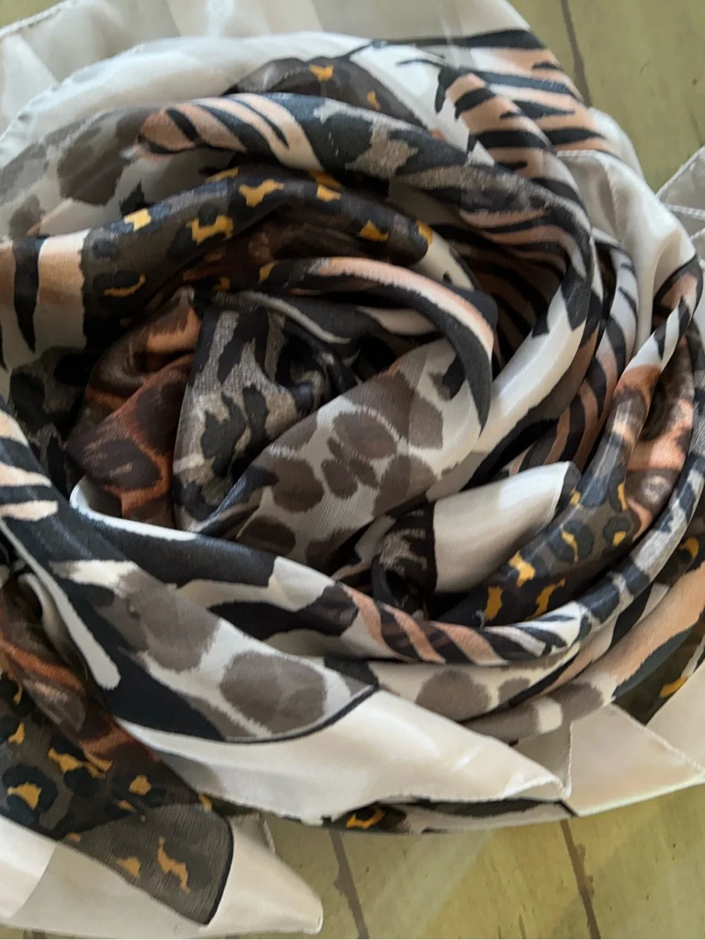Black White Brown Animal Print 🧣 scarf 40“ x 40“ made in Korea